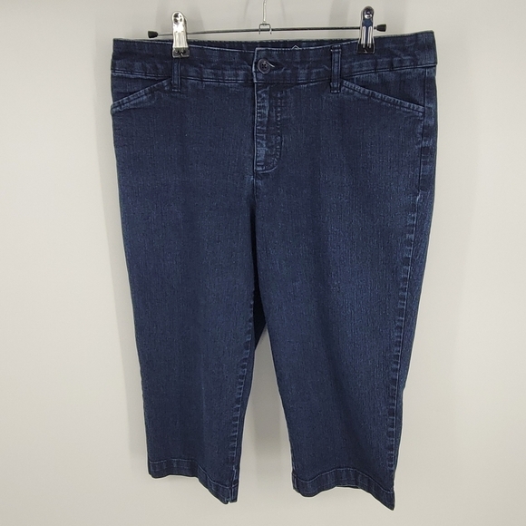 St. John's Bay Capri Women's Dark Wash Blue Denim Jeans Size 10 - Picture 4 of 12